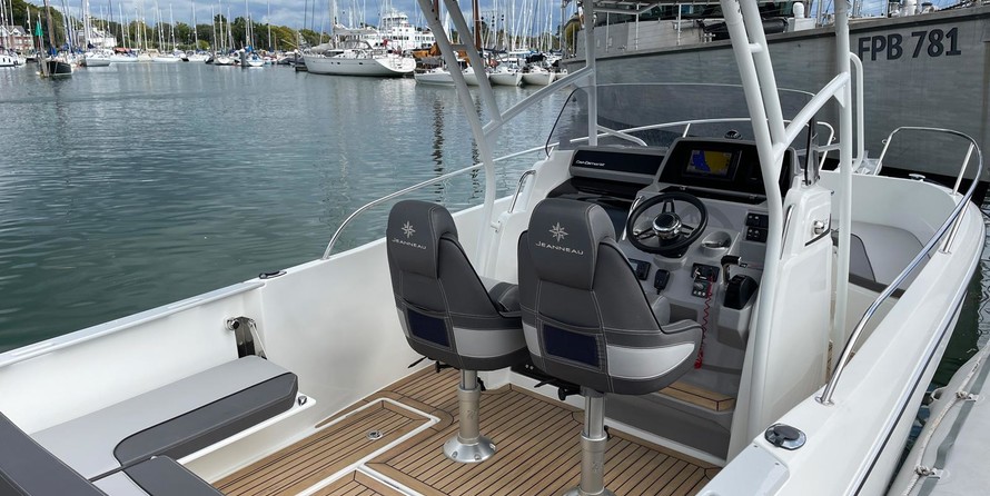 Jeanneau Cap Camarat 7.5 CC Serie 2