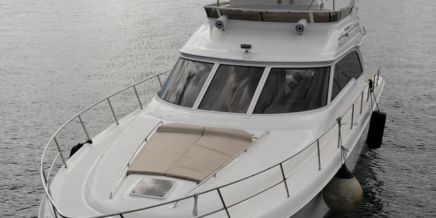 Sea ray 480 sedan bridge