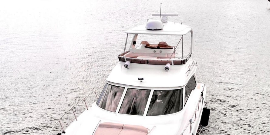 Sea ray 480 sedan bridge