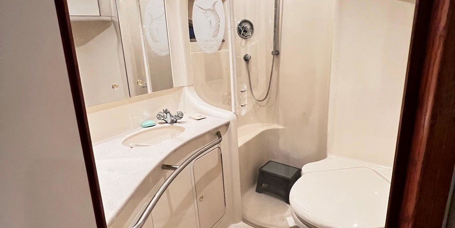 Sea ray 480 sedan bridge