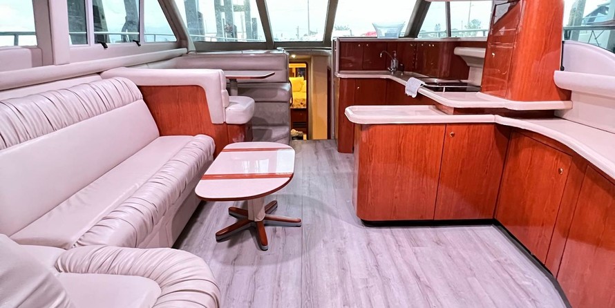 Sea ray 480 sedan bridge