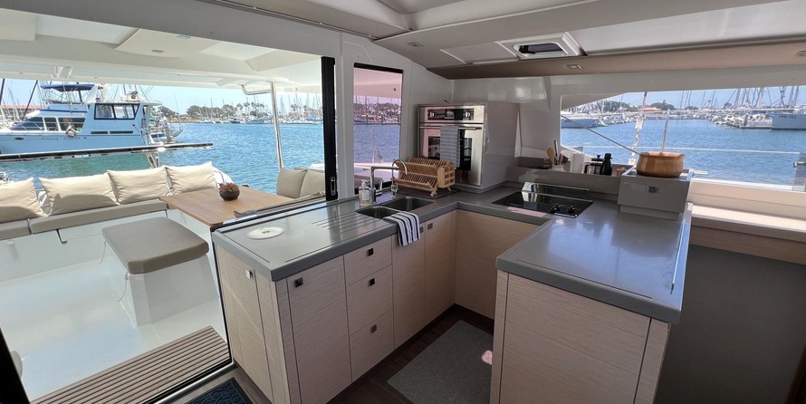 Fountaine Pajot Astrea 42