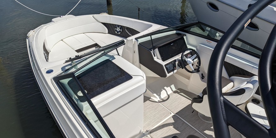 Sea Ray SPX 230