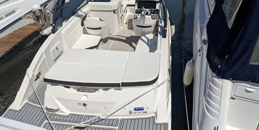 Sea Ray SPX 230