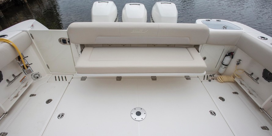 Boston Whaler 345 Conquest