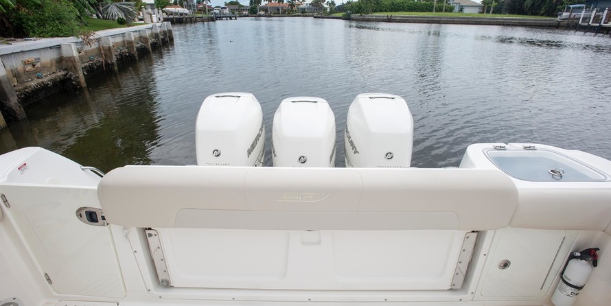 Boston Whaler 345 Conquest