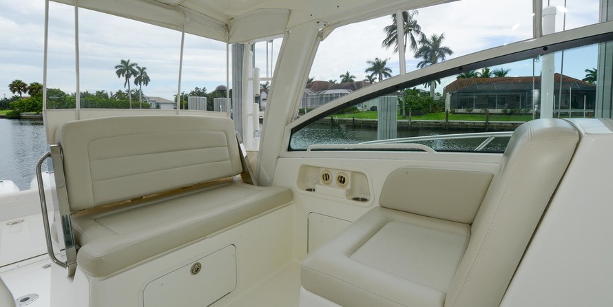 Boston Whaler 345 Conquest