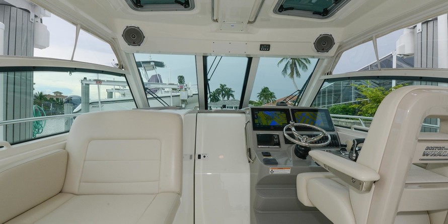 Boston Whaler 345 Conquest
