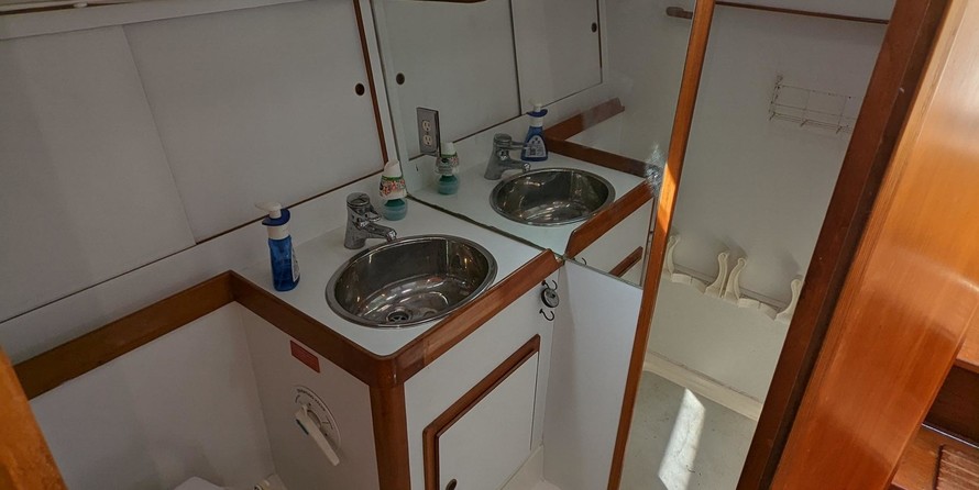 Freedom 40 cat ketch