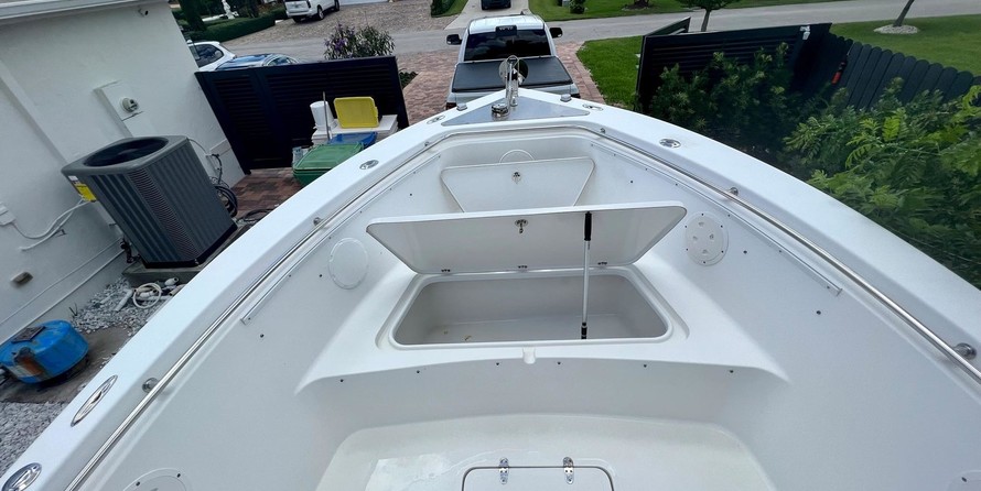 Angler Pro Boats 2900 center console