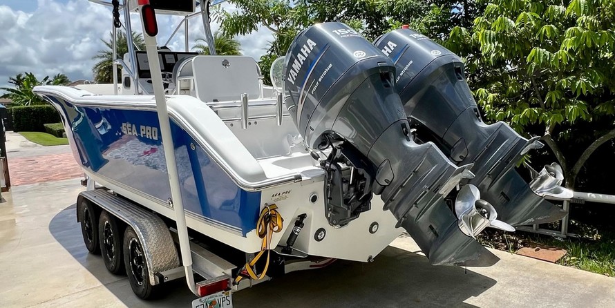 Angler Pro Boats 2900 center console