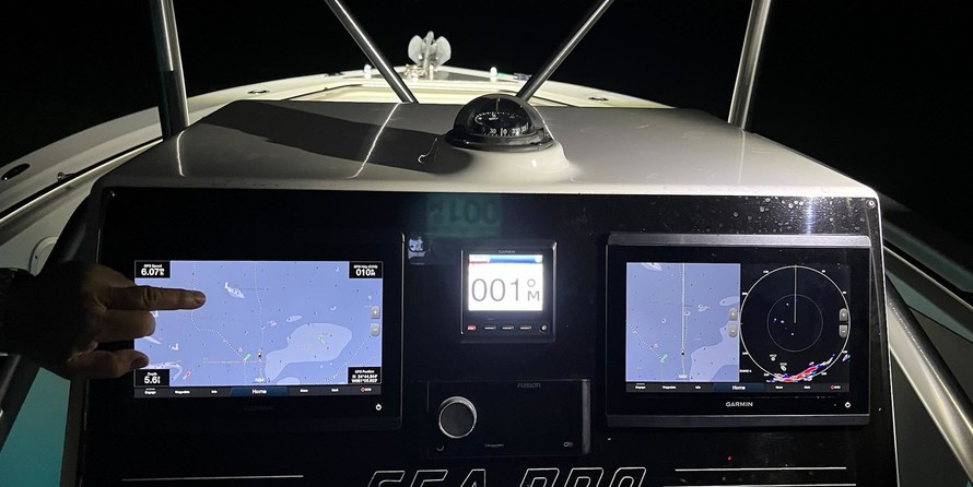 Angler Pro Boats 2900 center console