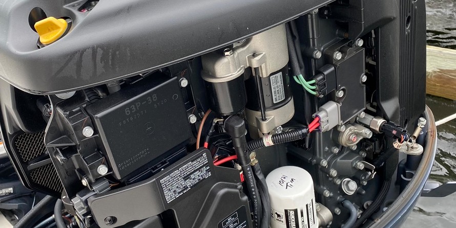 Pursuit 2870 center console