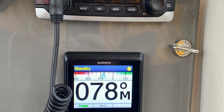 Pursuit 2870 center console