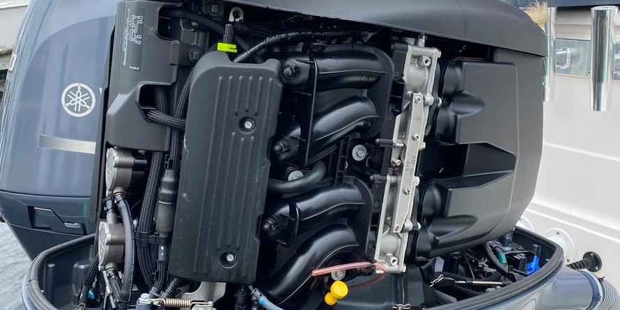 Pursuit 2870 center console