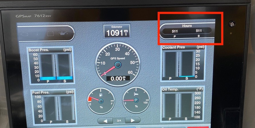 Pursuit 2870 center console