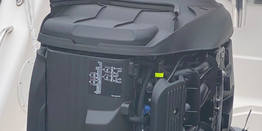 Pursuit 2870 center console