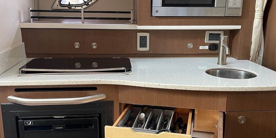 Sea Ray 330 Sundancer