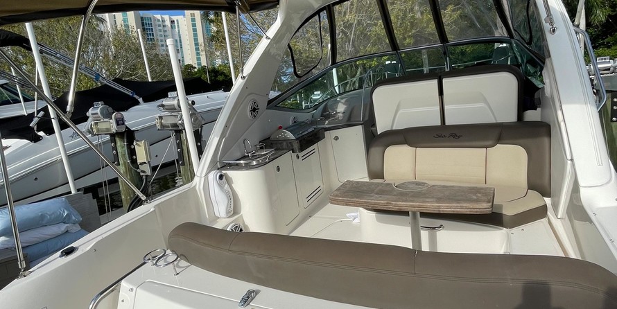 Sea Ray 330 Sundancer