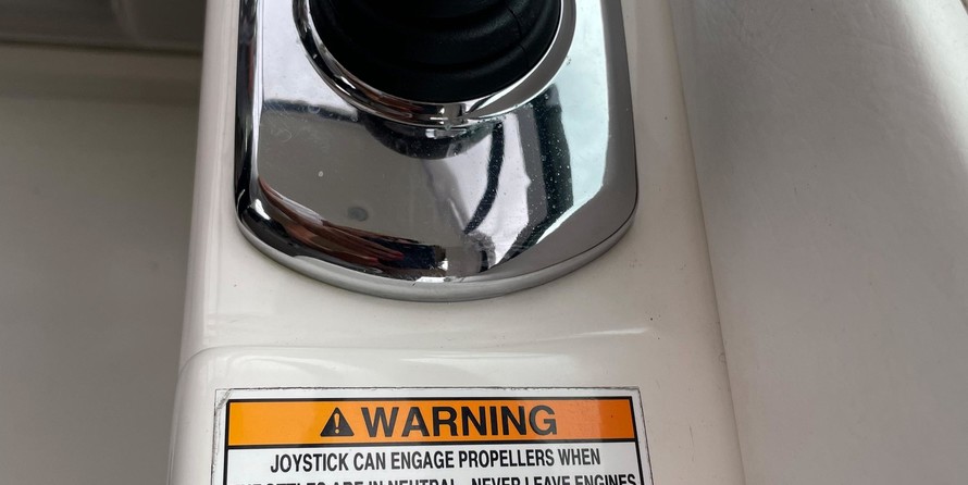 Sea Ray 330 Sundancer