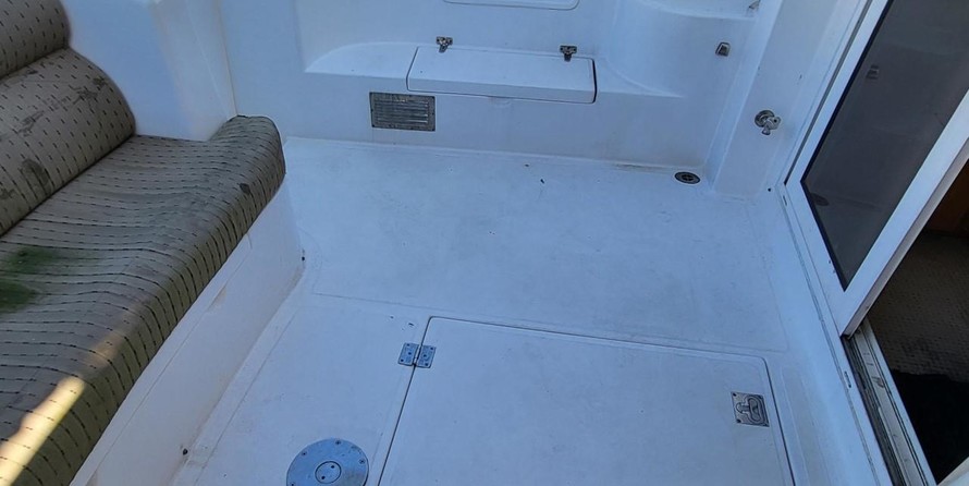 McKinna pilot house cockpit motoryacht