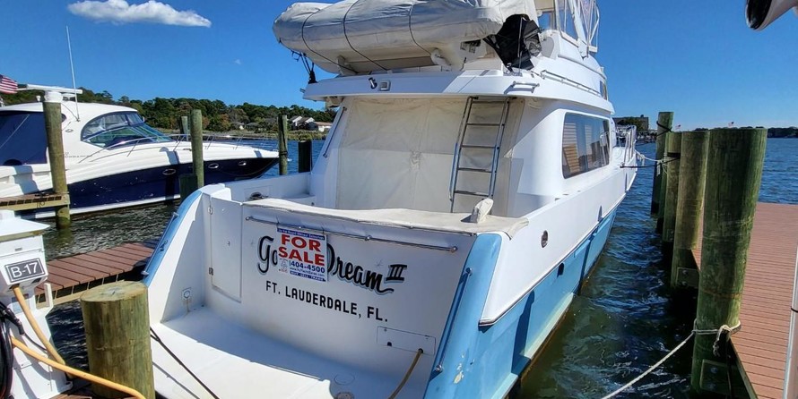 McKinna pilot house cockpit motoryacht