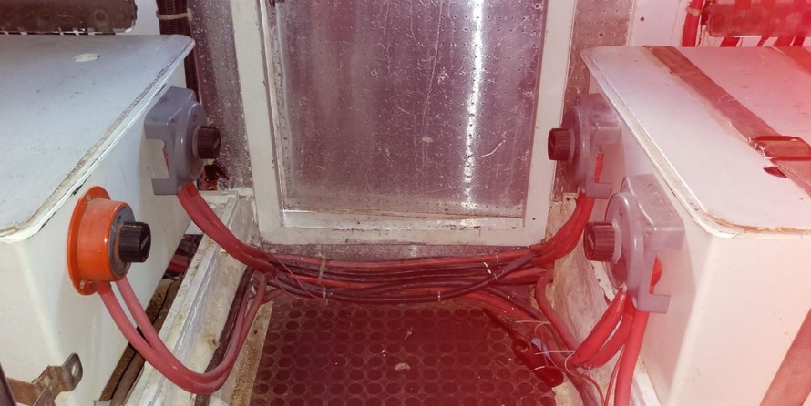 McKinna pilot house cockpit motoryacht