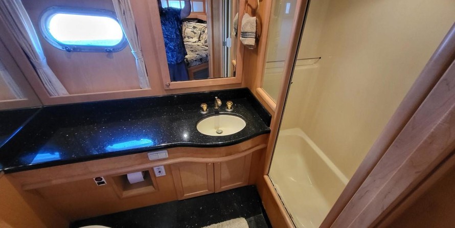 McKinna pilot house cockpit motoryacht