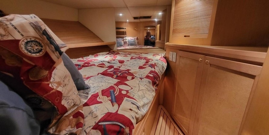 McKinna pilot house cockpit motoryacht