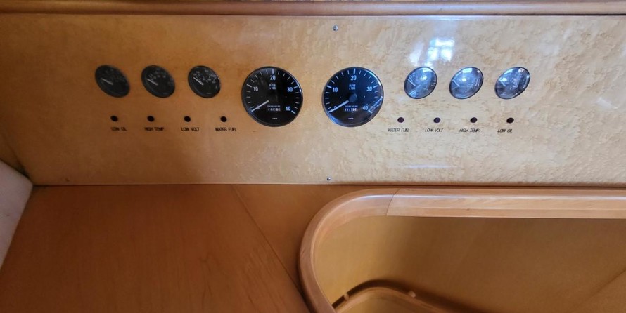 McKinna pilot house cockpit motoryacht