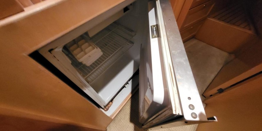 McKinna pilot house cockpit motoryacht