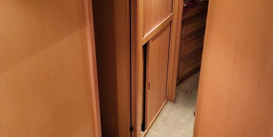 McKinna pilot house cockpit motoryacht