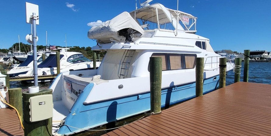 McKinna pilot house cockpit motoryacht