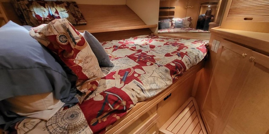 McKinna pilot house cockpit motoryacht