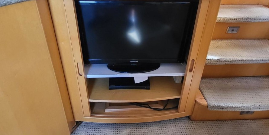 McKinna pilot house cockpit motoryacht