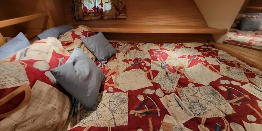 McKinna pilot house cockpit motoryacht