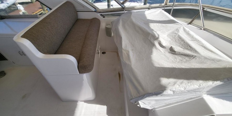McKinna pilot house cockpit motoryacht