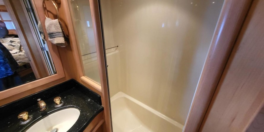 McKinna pilot house cockpit motoryacht