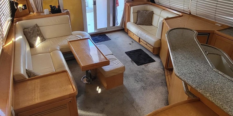 McKinna pilot house cockpit motoryacht