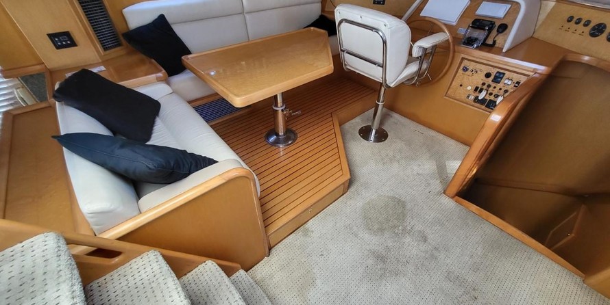 McKinna pilot house cockpit motoryacht
