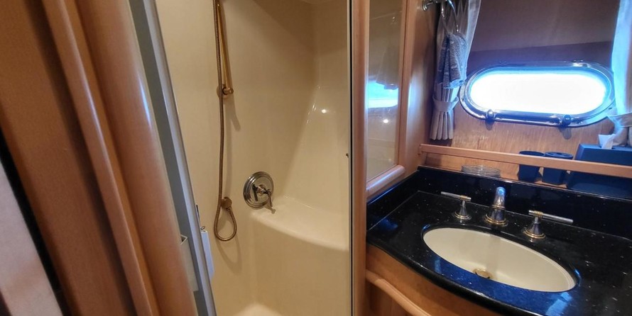 McKinna pilot house cockpit motoryacht