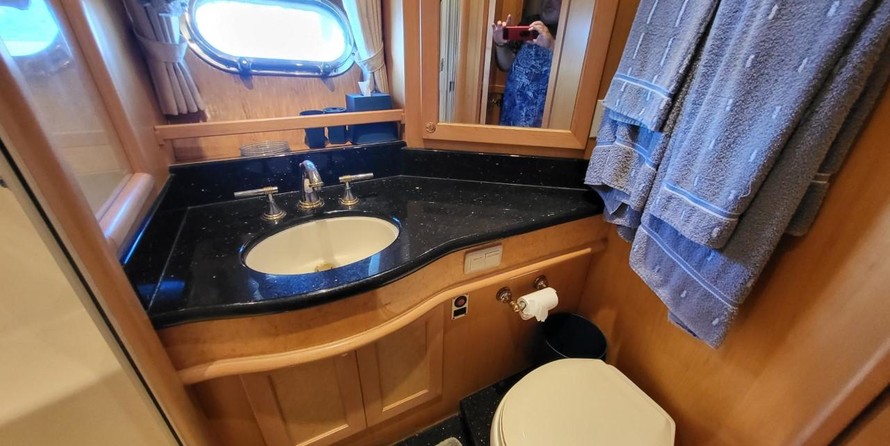 McKinna pilot house cockpit motoryacht