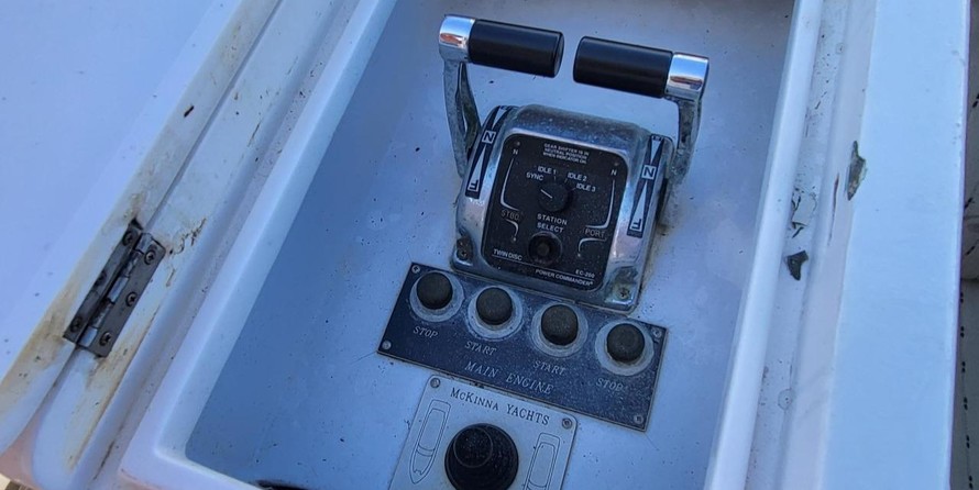 McKinna pilot house cockpit motoryacht