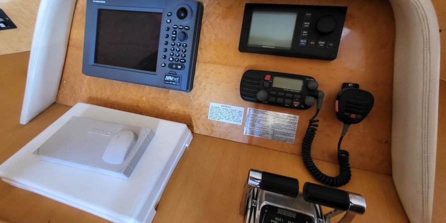 McKinna pilot house cockpit motoryacht