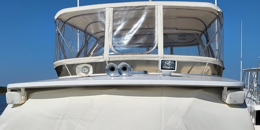 McKinna pilot house cockpit motoryacht