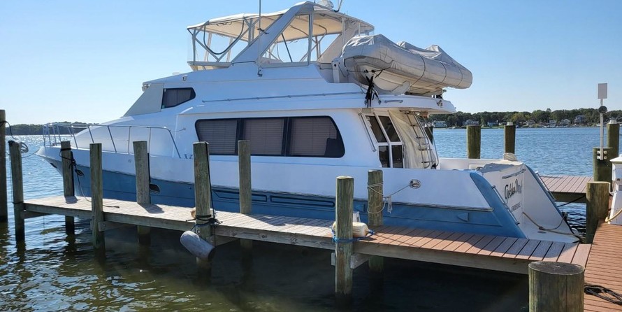 McKinna pilot house cockpit motoryacht