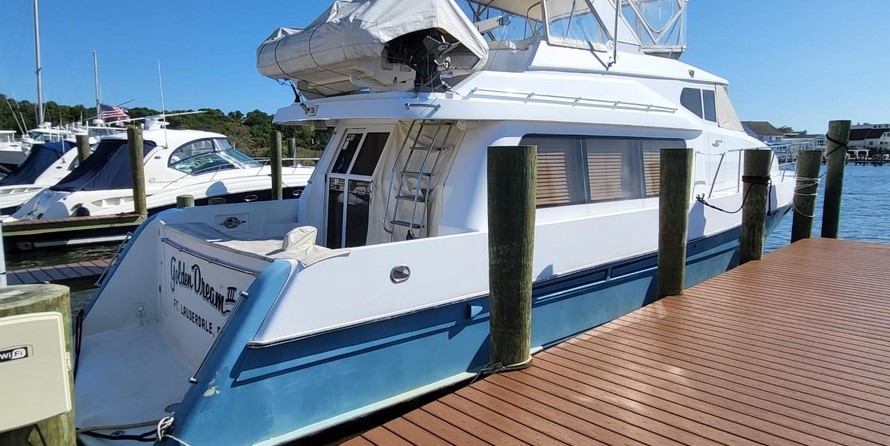 McKinna pilot house cockpit motoryacht