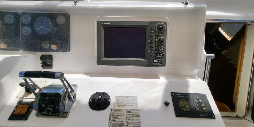 McKinna pilot house cockpit motoryacht