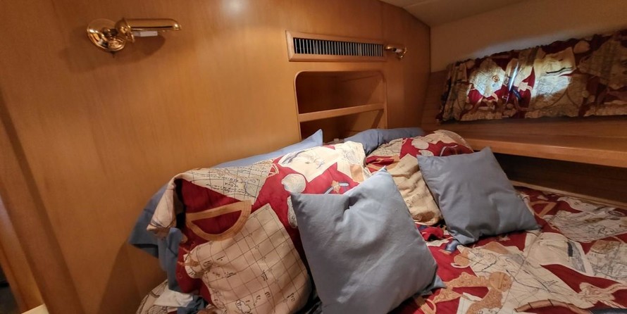 McKinna pilot house cockpit motoryacht