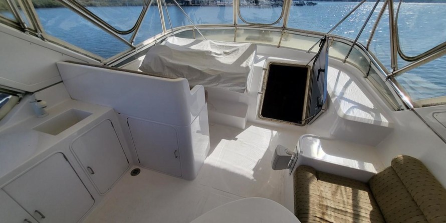 McKinna pilot house cockpit motoryacht